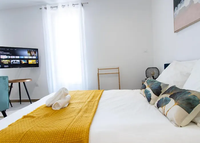 Joli Climatise 'alma 4' - Coeur De - Wifi Fibre - Netflix * Μπεζιέ